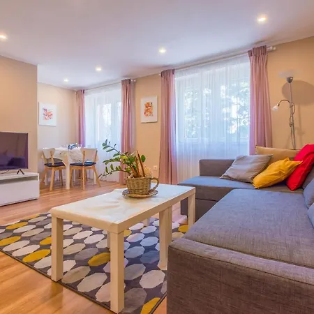 Edmond Apartment *